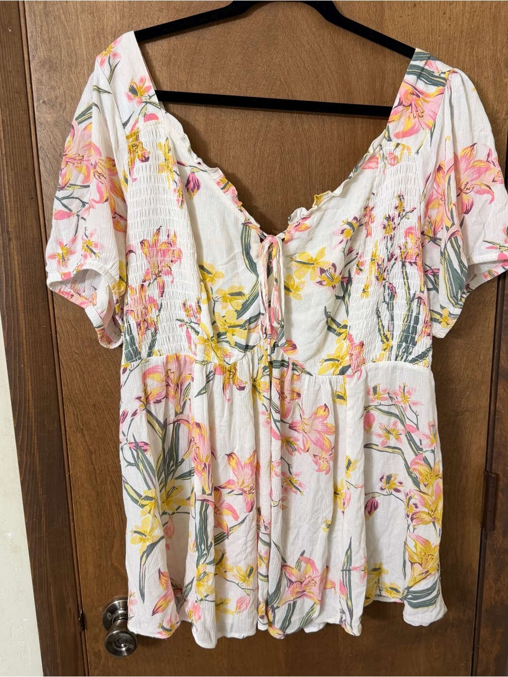 torrid  2 2X White Floral Tie-Front Smocked Peasant Tunic w/Pink & Yellow Blooms